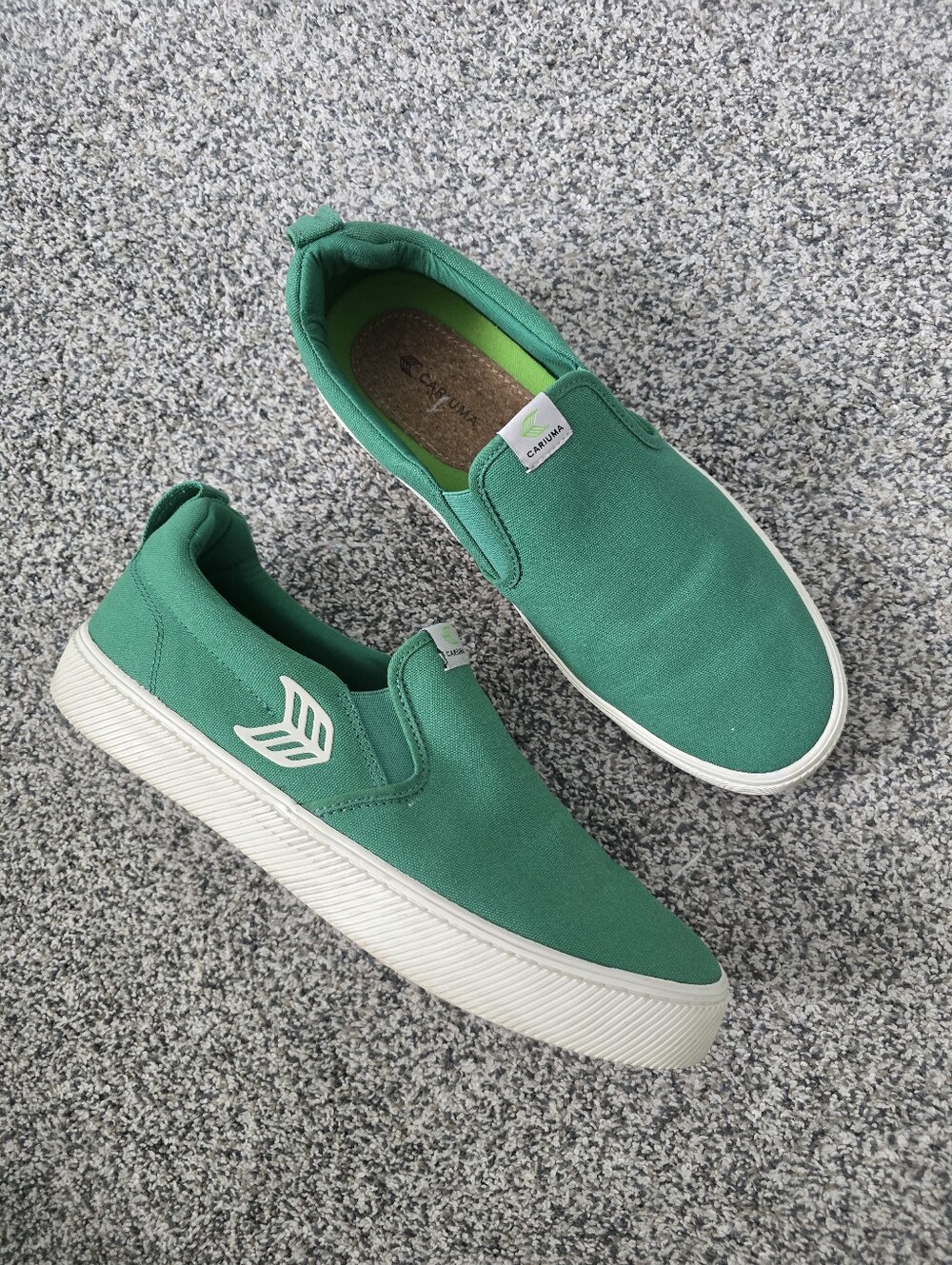 Cariuma Green Canvas Slip-On Vegan Sneakers Men’s 12 Women’s 13.5